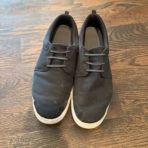 Under armor street encounter sneakers